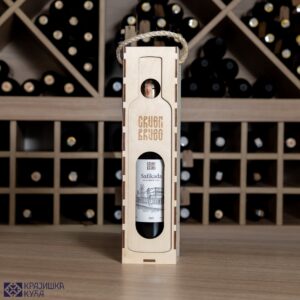Safikada suvo bijelo vino 0,75l u drvenoj kutiji Crveni brijeg